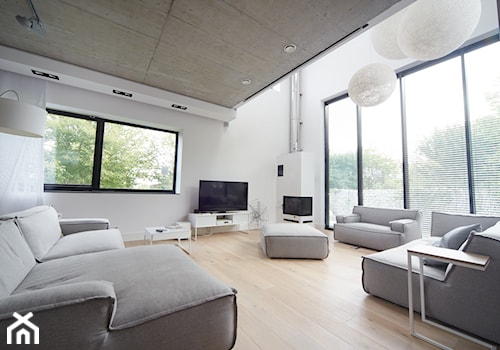 Dom nowoczesny - Duży biały salon, styl nowoczesny - zdjęcie od Magda Wysińska