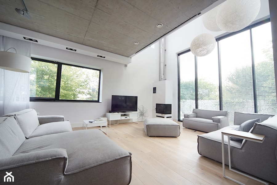 Dom nowoczesny - Duży biały salon, styl nowoczesny - zdjęcie od Magda Wysińska