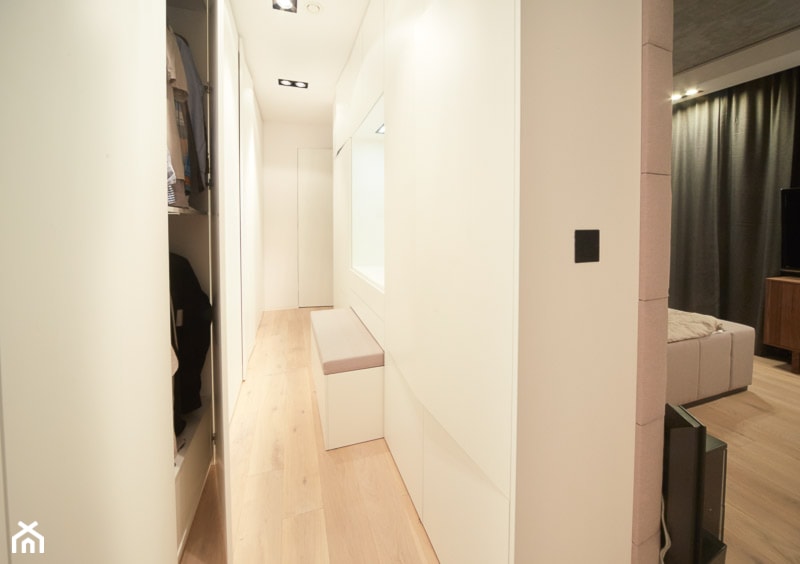 Sypialnia nowoczesna - Średnia otwarta garderoba przy sypialni, styl nowoczesny - zdjęcie od Magda Wysińska