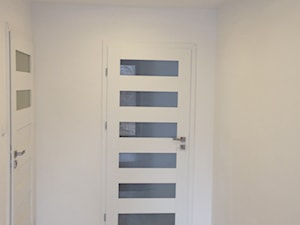 Segment 168 m2 - Mały beżowy biały hol / przedpokój, styl skandynawski - zdjęcie od Magda Wysińska