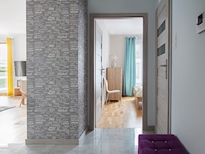 Apartament Gdańsk - Średni czarny szary hol / przedpokój, styl minimalistyczny - zdjęcie od Aleksandra Herrmann