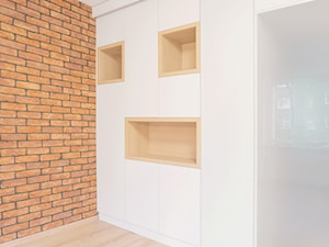 Mieszkanie we Wrzeszczu - Mały biały salon, styl nowoczesny - zdjęcie od Aleksandra Herrmann