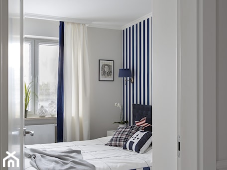 Aranżacje wnętrz - Sypialnia: Mieszkanie w stylu Modern Classic - Średnia biała niebieska szara sypialnia - studiodeccor. Przeglądaj, dodawaj i zapisuj najlepsze zdjęcia, pomysły i inspiracje designerskie. W bazie mamy już prawie milion fotografii!