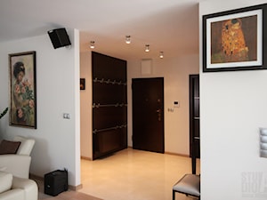 Apartament Bartycka - Hol / przedpokój, styl nowoczesny - zdjęcie od Studio-A Anna Wielgus
