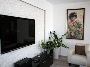 Apartament Bartycka - Mały biały salon, styl tradycyjny - zdjęcie od Studio-A Anna Wielgus