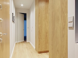 Jasne mieszkanie w duchu prostoty. - Hol / przedpokój, styl minimalistyczny - zdjęcie od white wall studio
