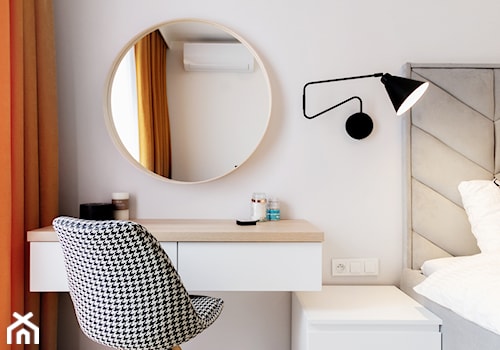 Toaletka/biurko w sypialni - zdjęcie od white wall studio