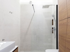 Łazienka z kabiną walk-in - zdjęcie od white wall studio