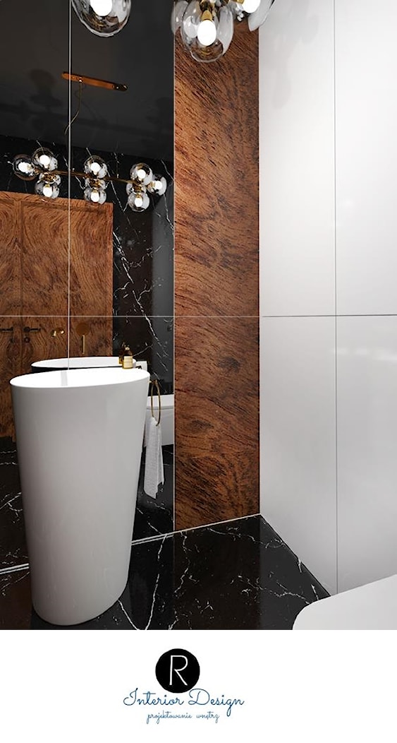 Elegancja luksusowa łazienka - czarna łazienka. Połączenie luksusowych materiałów. Naturalne drewno, kamień i dodatki w złotym kolorze. Toaleta gościnna. Czarna toaleta. Czarna łazienka. Marmur w łazi - zdjęcie od KATARZYNA ROŻEK R-INTERIOR DESIGN projektowanie wnętrz - Homebook