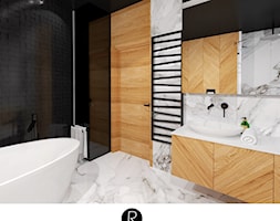 Duża, funkcjonalna łazienka z wanna wolnostojąca i prysznicem z deszczownicą. Połączenie materiałów: ... - zdjęcie od KATARZYNA ROŻEK R-INTERIOR DESIGN projektowanie wnętrz - Homebook