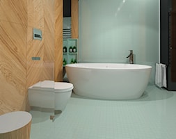 Funkcjonalna miętowa, pastelowa łazienka z wanna wolnostojąca i prysznicem z deszczownicą. Miętowa ... - zdjęcie od KATARZYNA ROŻEK R-INTERIOR DESIGN projektowanie wnętrz - Homebook