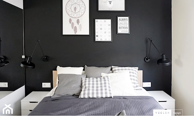 farba satynowa czarna na ścianie w sypialni
