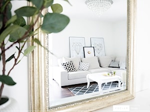 Glamour - realizacja - Mały biały salon, styl glamour - zdjęcie od Vecler Design