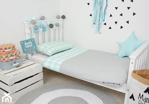 Średni biały pokój dziecka dla dziecka dla chłopca dla dziewczynki, styl skandynawski - zdjęcie od MamaPotrafi