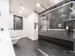 Realizacja łazienki w Rudzie Śląskiej - Duża z punktowym oświetleniem łazienka z oknem, styl nowoczesny - zdjęcie od archi group