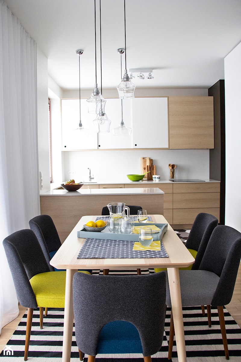 MIESZKANIE FORT BEMA - Mała szara jadalnia jako osobne pomieszczenie, styl nowoczesny - zdjęcie od Bekier Studio