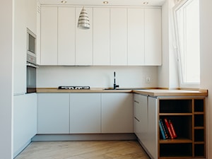 Kuchnia w odcieniach bieli i szarości - zdjęcie od Smart Design Sara Tokarczyk