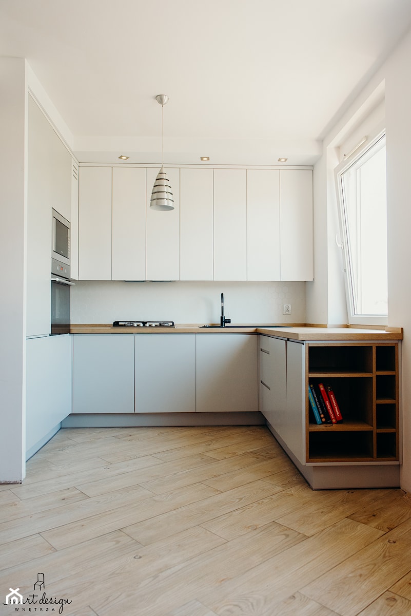 Kuchnia w odcieniach bieli i szarości - zdjęcie od Smart Design Sara Tokarczyk
