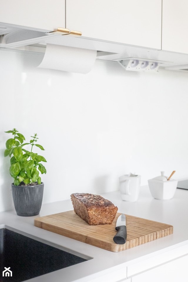 Ukryte gniazdka i ręcznik papierowy w kuchni - zdjęcie od SOFT LOFT - Homebook