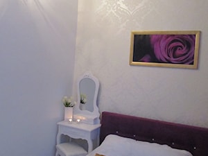 Sypialnia w stylu GLAMOUR 8m2 - Mała biała sypialnia, styl glamour - zdjęcie od Agnieszka Henzel