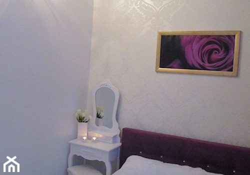 Sypialnia w stylu GLAMOUR 8m2 - Mała biała sypialnia, styl glamour - zdjęcie od Agnieszka Henzel