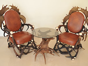 Mały stolik i fotele z poroży - zdjęcie od Antlabo