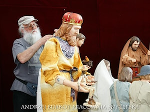 Figura z drewna króla Melchiora do szopki betlejemskiej - zdjęcie od Andrzej Burkot Pracownia Snycerska