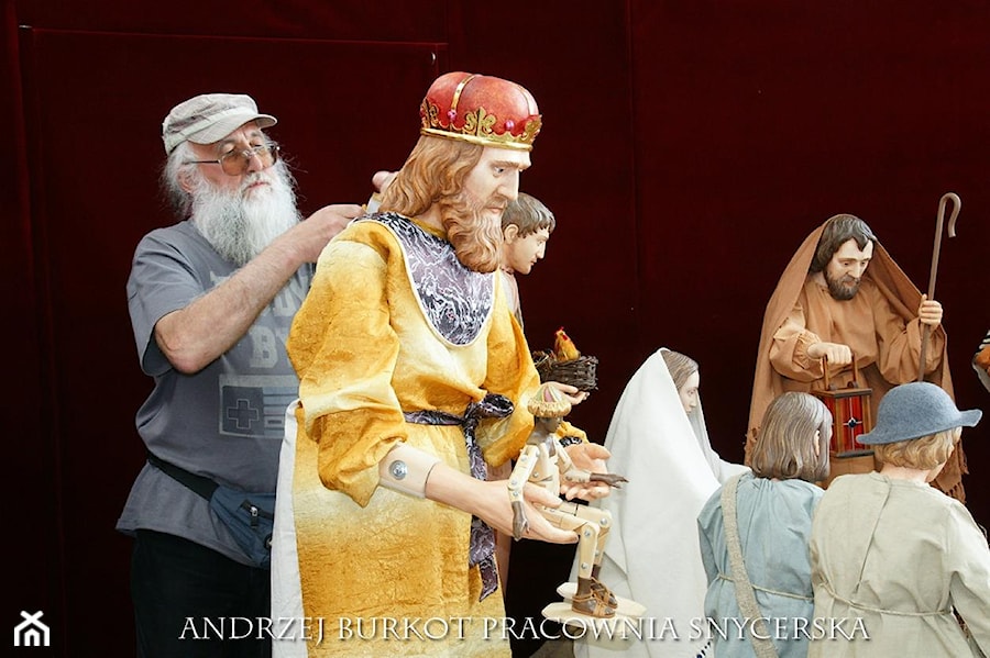 Figura z drewna króla Melchiora do szopki betlejemskiej - zdjęcie od Andrzej Burkot Pracownia Snycerska