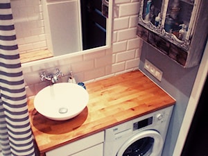 #łazienkawbloku - Mała z pralką / suszarką łazienka - zdjęcie od M2studio