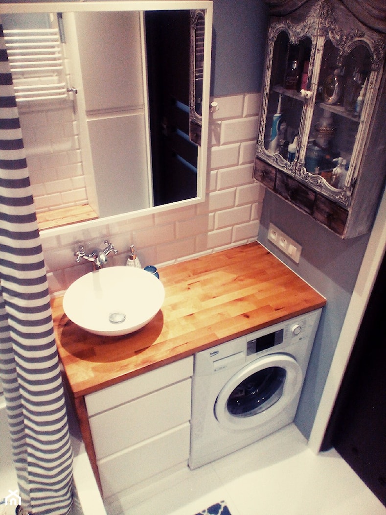 #łazienkawbloku - Mała z pralką / suszarką łazienka - zdjęcie od M2studio - Homebook