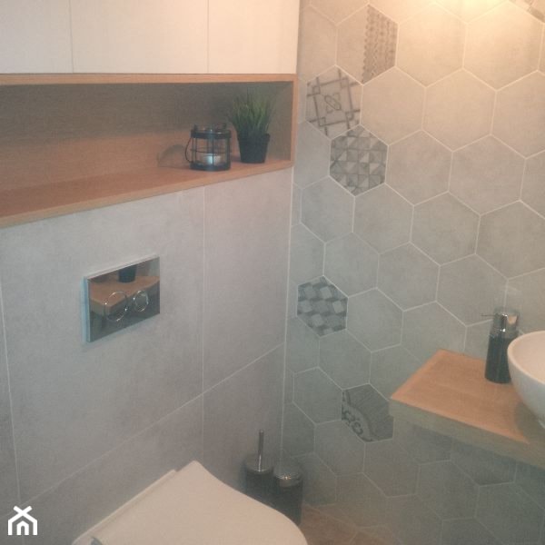 WC - heksagonalne płytki - zdjęcie od DorTom - Homebook