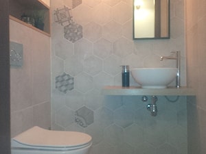 WC - heksagonalne płytki - zdjęcie od DorTom