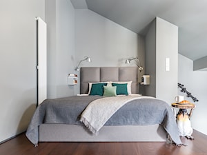 Męski apartament w Pruszkowie - Średnia szara sypialnia na antresoli, styl minimalistyczny - zdjęcie od Anna Szuflicka