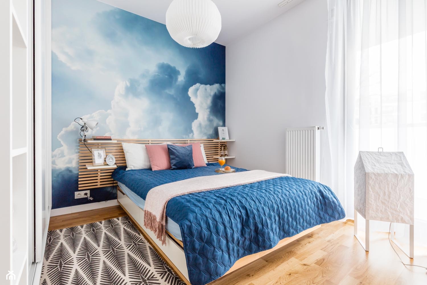 Mieszkanie na Woli - Średnia biała niebieska sypialnia, styl vintage - zdjęcie od Anna Szuflicka - Homebook