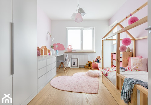 Mieszkanie na Mokotowie - Średni biały różowy pokój dziecka dla dziecka dla dziewczynki, styl skandynawski - zdjęcie od Anna Szuflicka