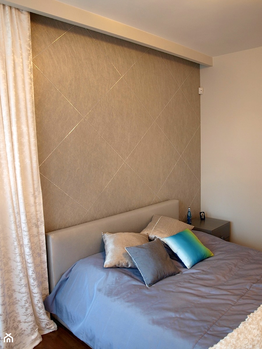 Dom 400m2 - Mała szara sypialnia, styl glamour - zdjęcie od Comfort House