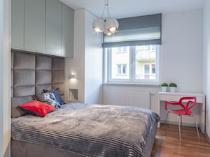 Mieszkanie Ząbki - Średnia biała z biurkiem sypialnia, styl nowoczesny - zdjęcie od Comfort House