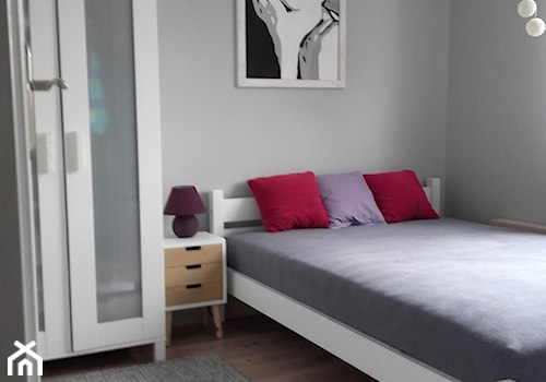 Mała szara sypialnia, styl minimalistyczny - zdjęcie od korcia3010