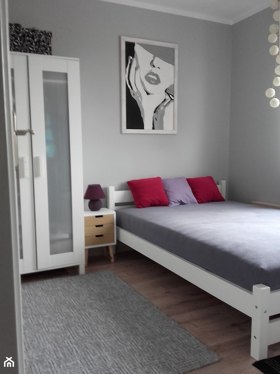Mała szara sypialnia, styl minimalistyczny - zdjęcie od korcia3010