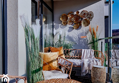 Studio do kontentów dla znanej Youtuberki - Mały z podłogą z desek z meblami ogrodowymi taras, styl nowoczesny - zdjęcie od NOVEL HOMEpracowniaarchitektury