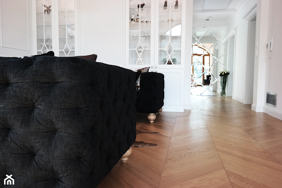 Dom łączący klasykę z nutą góralską ;) - Salon, styl tradycyjny - zdjęcie od NOVEL HOMEpracowniaarchitektury