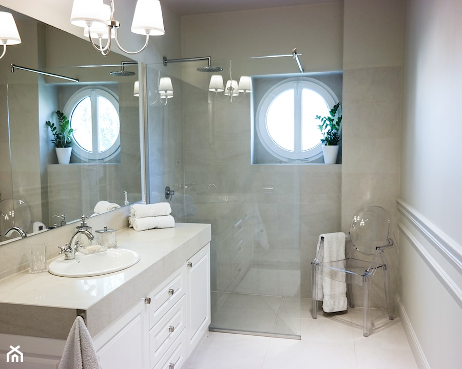 Mieszkanie pod wynajem - Średnia łazienka z oknem, styl tradycyjny - zdjęcie od NOVEL HOMEpracowniaarchitektury