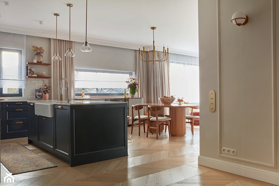 Projekt apartamentu w stylu klasycznym z elementami MID CENTURY - Jadalnia, styl tradycyjny - zdjęcie od NOVEL HOMEpracowniaarchitektury