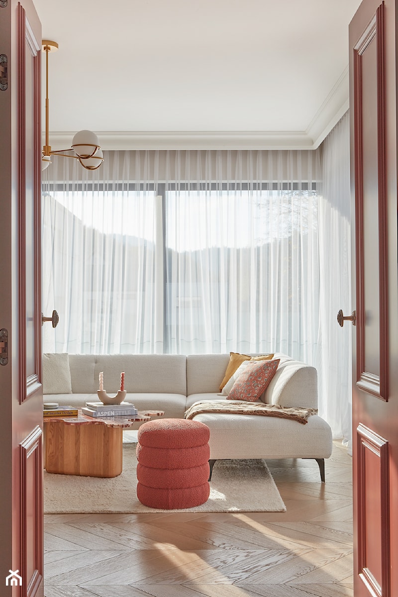 Projekt apartamentu w stylu klasycznym z elementami MID CENTURY - Salon, styl tradycyjny - zdjęcie od NOVEL HOMEpracowniaarchitektury