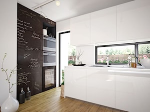 Kuchnia - Średnia otwarta z salonem biała z zabudowaną lodówką z nablatowym zlewozmywakiem kuchnia dwurzędowa z oknem, styl nowoczesny - zdjęcie od REHAU