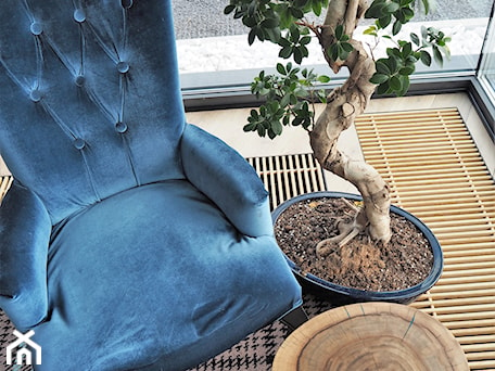 Aranżacje wnętrz - Salon: wood&indygo blue - Salon, styl minimalistyczny - FOX FURNITURE. Przeglądaj, dodawaj i zapisuj najlepsze zdjęcia, pomysły i inspiracje designerskie. W bazie mamy już prawie milion fotografii!