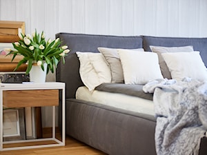 przytulne mieszkanie M3 - Średnia biała sypialnia, styl nowoczesny - zdjęcie od Martyna Midel projekty wnętrz