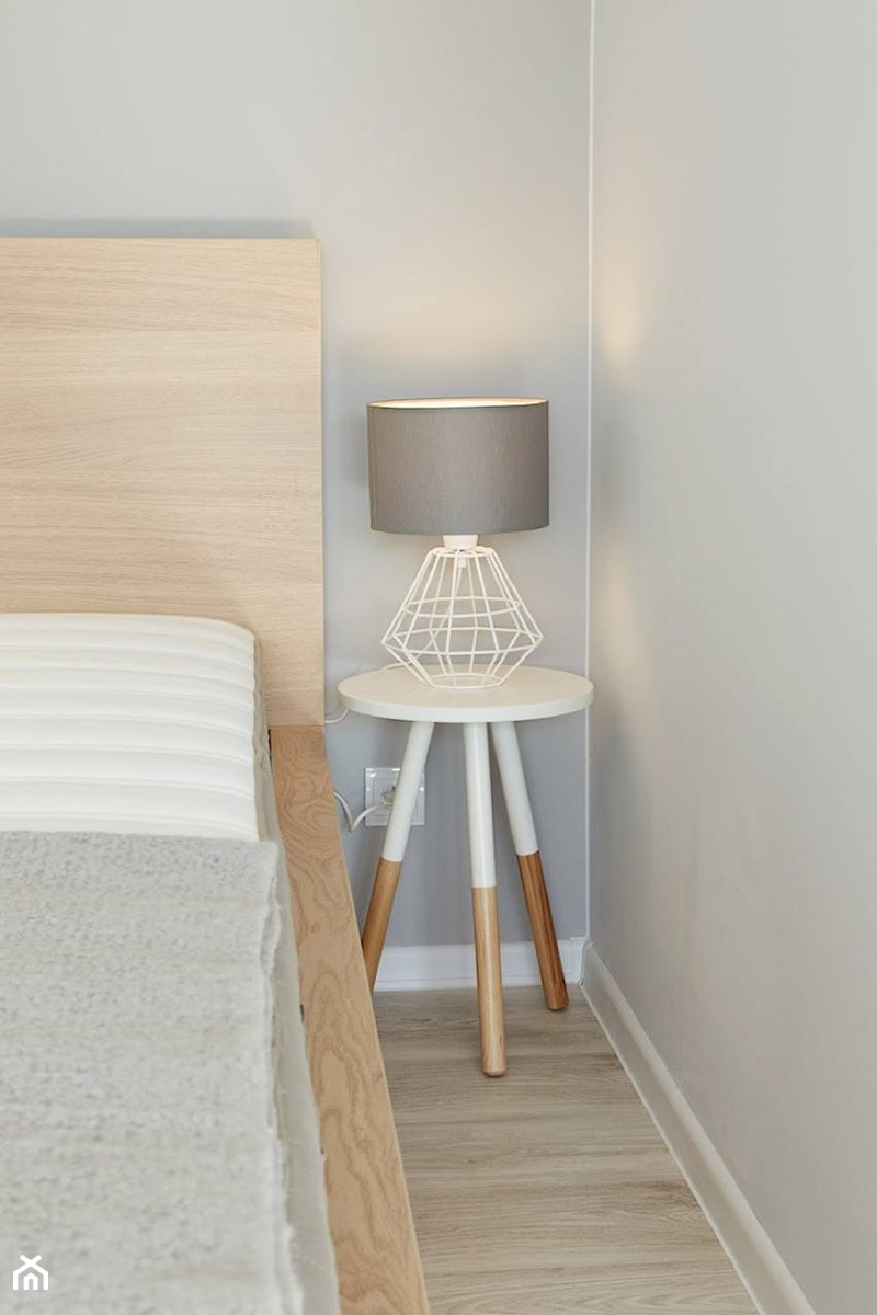 Mała szara sypialnia, styl skandynawski - zdjęcie od Martyna Midel projekty wnętrz