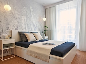 mieszkanie 42m2 - Mała średnia biała szara z szafkami nocnymi biały sypialnia, styl nowoczesny - zdjęcie od Martyna Midel projekty wnętrz