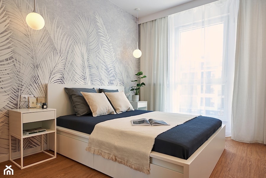 mieszkanie 42m2 - Mała średnia biała szara z szafkami nocnymi biały sypialnia, styl nowoczesny - zdjęcie od Martyna Midel projekty wnętrz